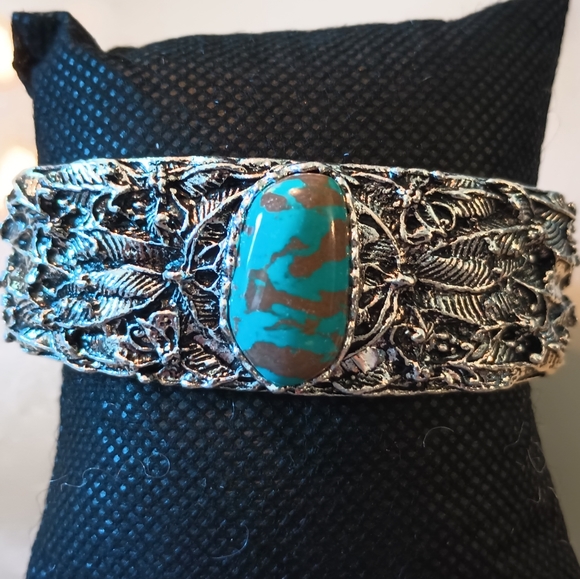Jewelry - Vintage Style Turquoise Bangle